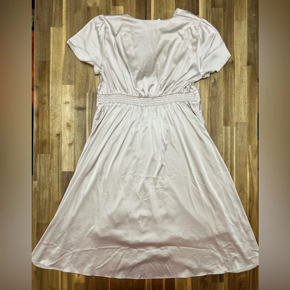 Baltic Born Poppy Satin Midi‎ Dress V-Neck Open Tie Front in Champagne Size XXXL - Picture 3 of 13